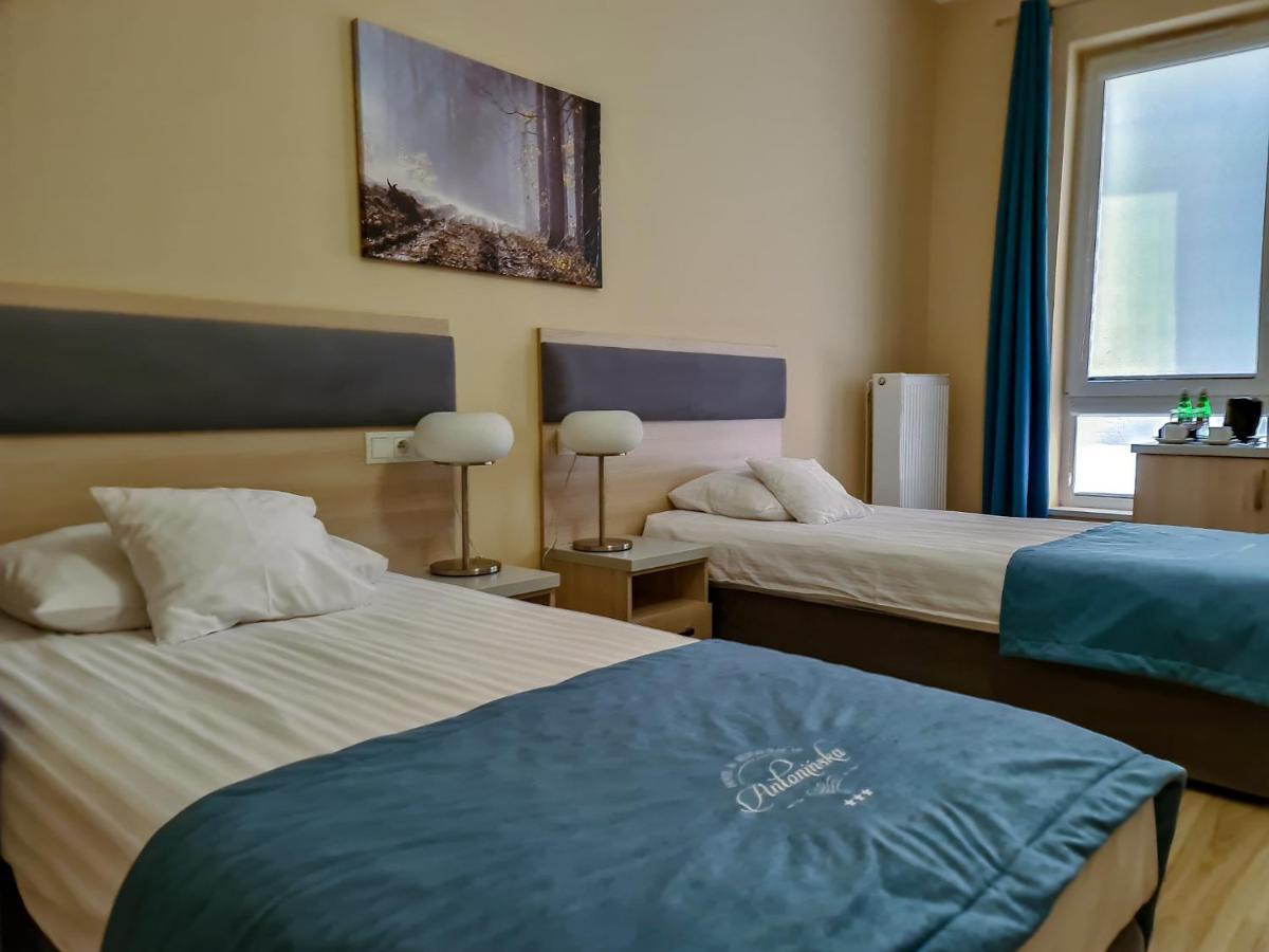 Antoninska Hotel & Apartamenty Leszno  Exteriör bild