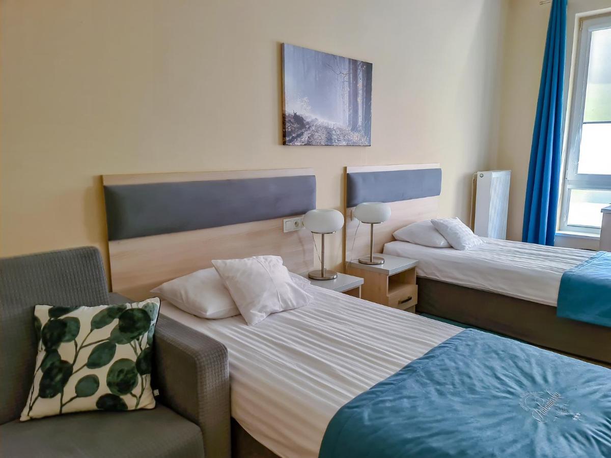 Antoninska Hotel & Apartamenty Leszno  Exteriör bild