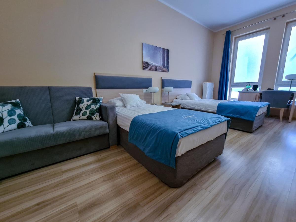 Antoninska Hotel & Apartamenty Leszno  Exteriör bild