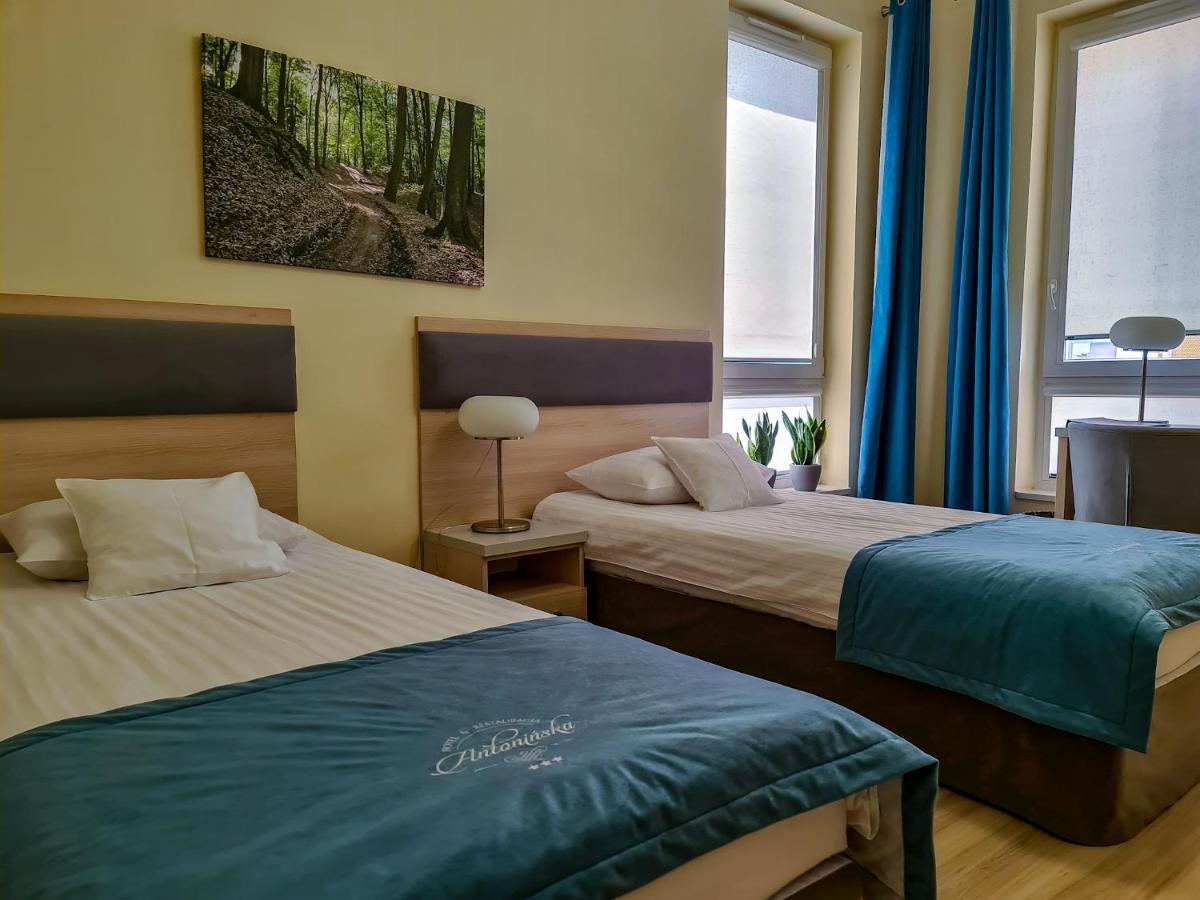 Antoninska Hotel & Apartamenty Leszno  Exteriör bild