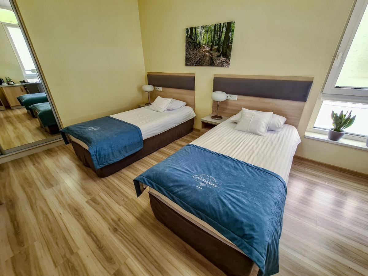 Antoninska Hotel & Apartamenty Leszno  Exteriör bild