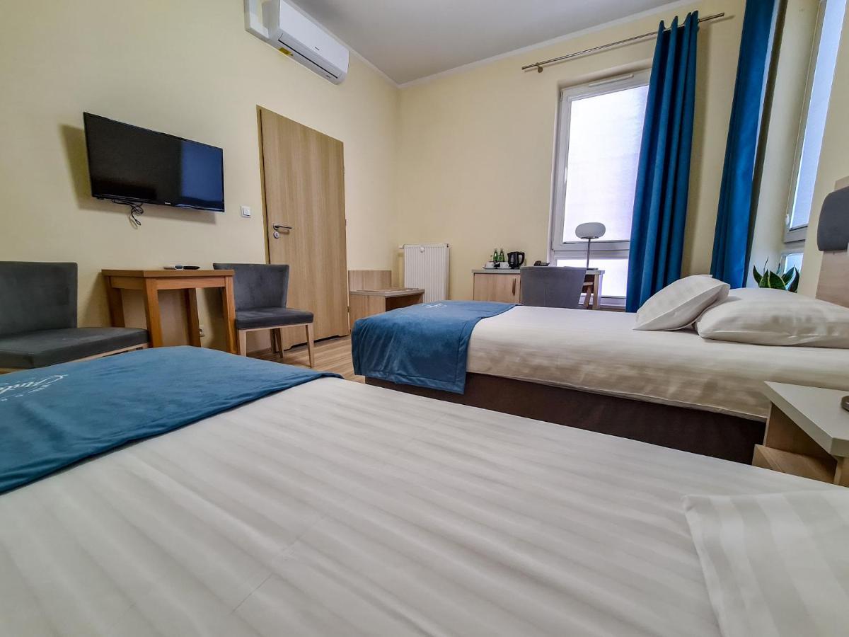 Antoninska Hotel & Apartamenty Leszno  Exteriör bild