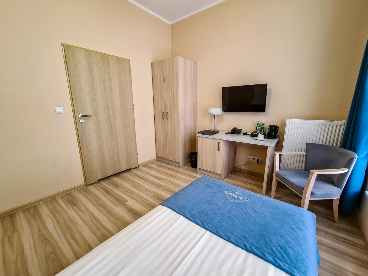 Antoninska Hotel & Apartamenty Leszno  Exteriör bild