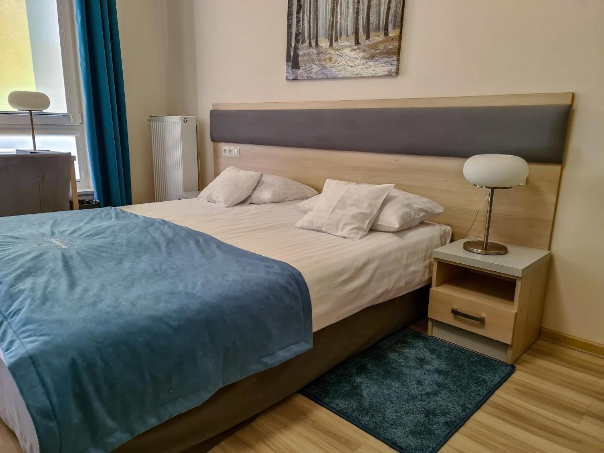 Antoninska Hotel & Apartamenty Leszno  Exteriör bild