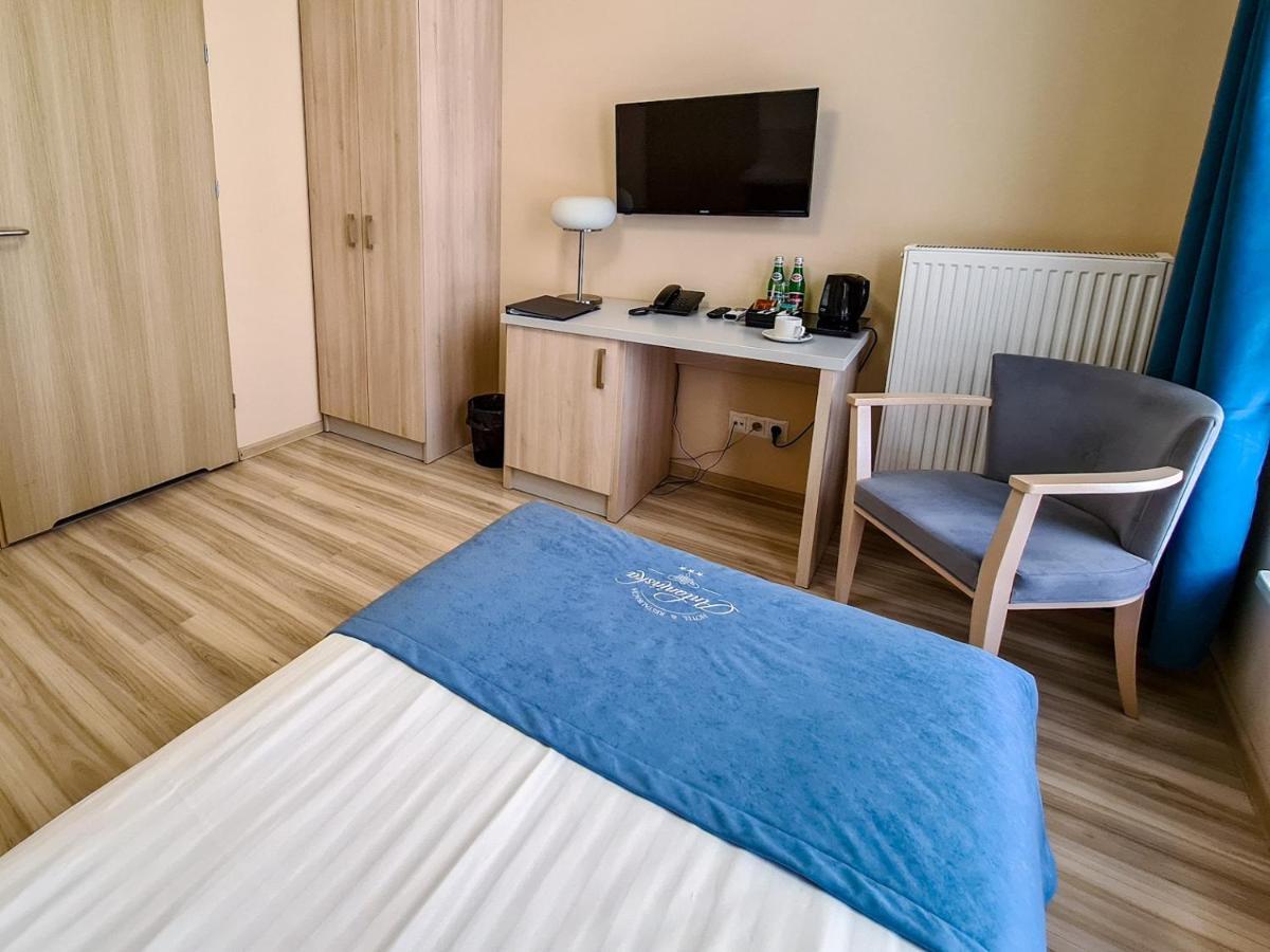 Antoninska Hotel & Apartamenty Leszno  Exteriör bild