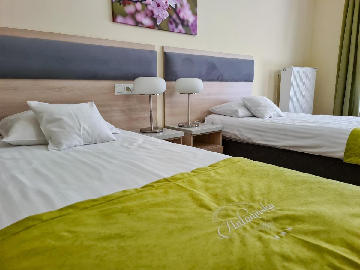 Antoninska Hotel & Apartamenty Leszno  Exteriör bild