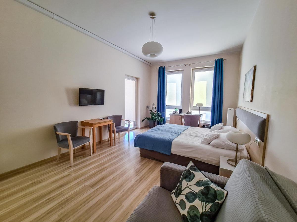 Antoninska Hotel & Apartamenty Leszno  Exteriör bild