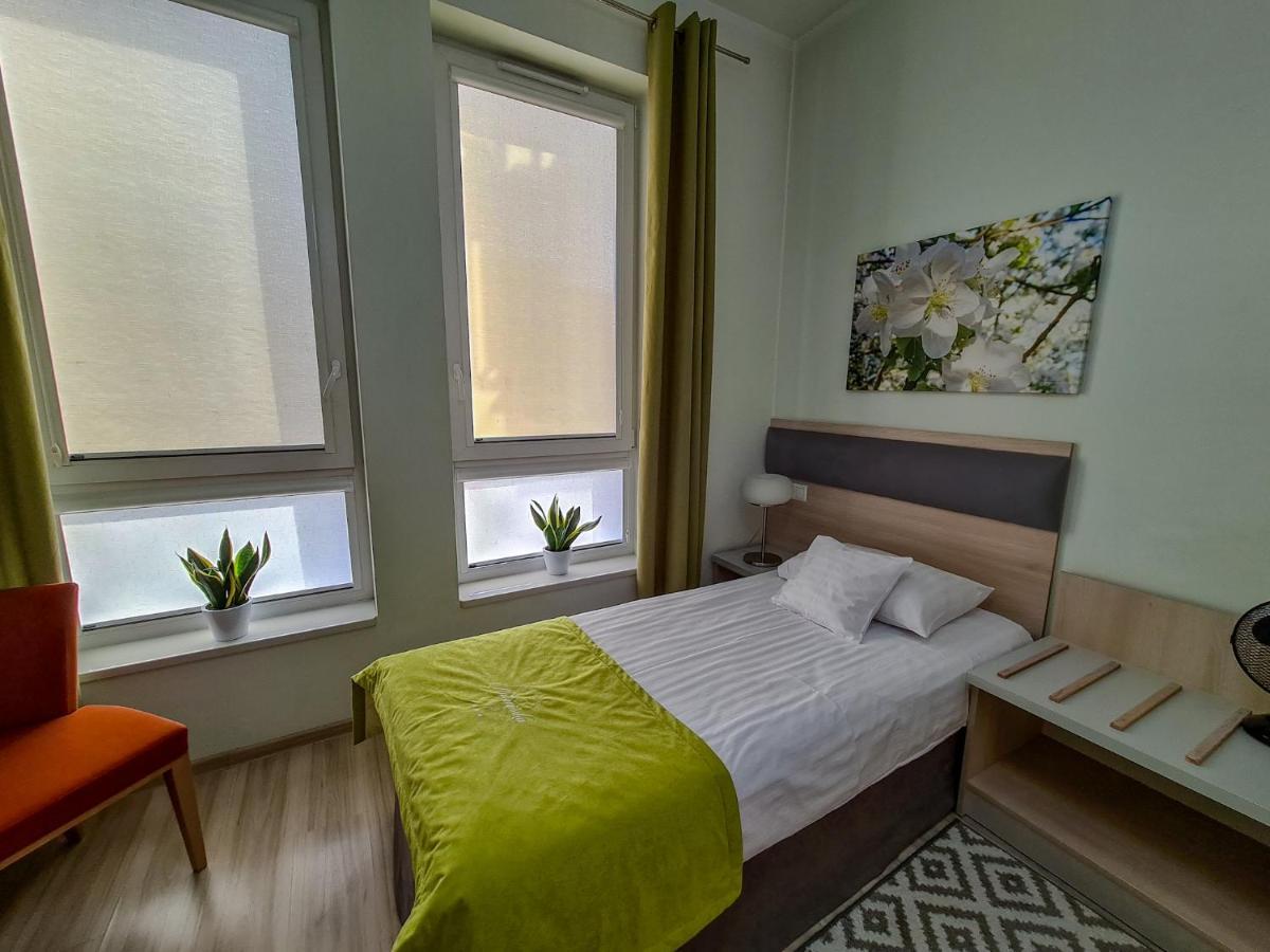 Antoninska Hotel & Apartamenty Leszno  Exteriör bild