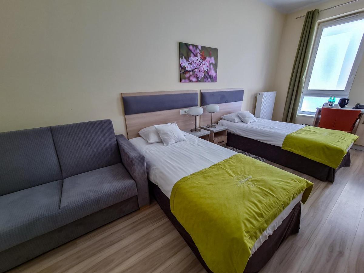 Antoninska Hotel & Apartamenty Leszno  Exteriör bild