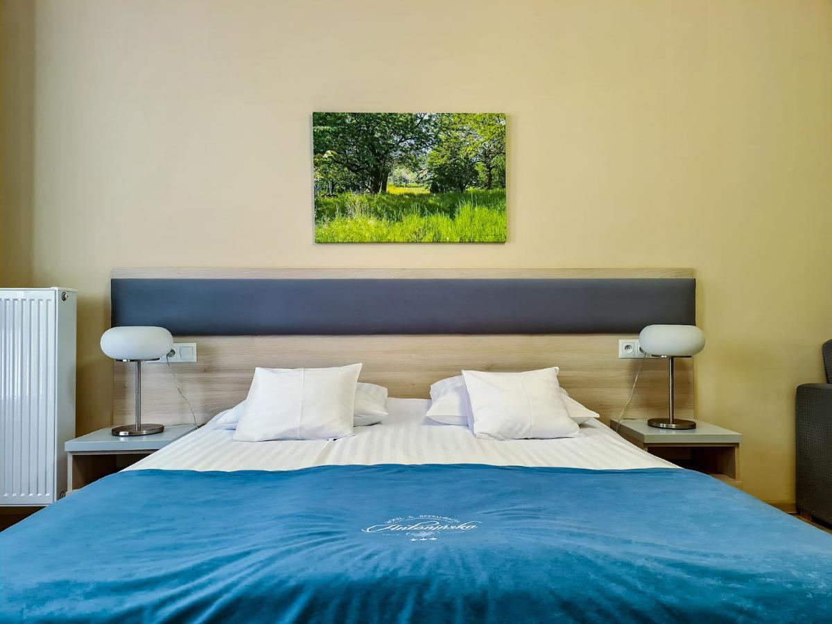 Antoninska Hotel & Apartamenty Leszno  Exteriör bild