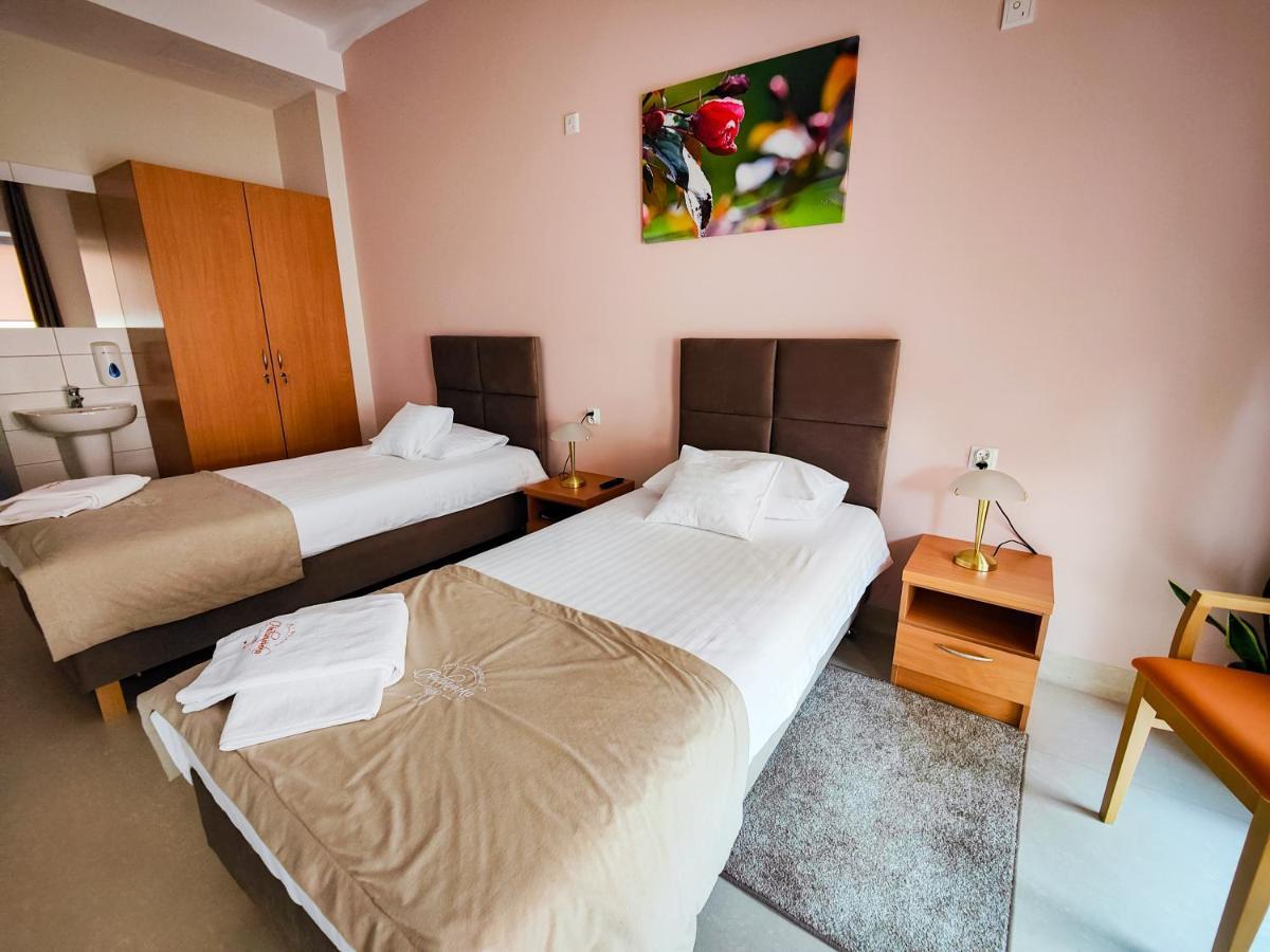 Antoninska Hotel & Apartamenty Leszno  Exteriör bild