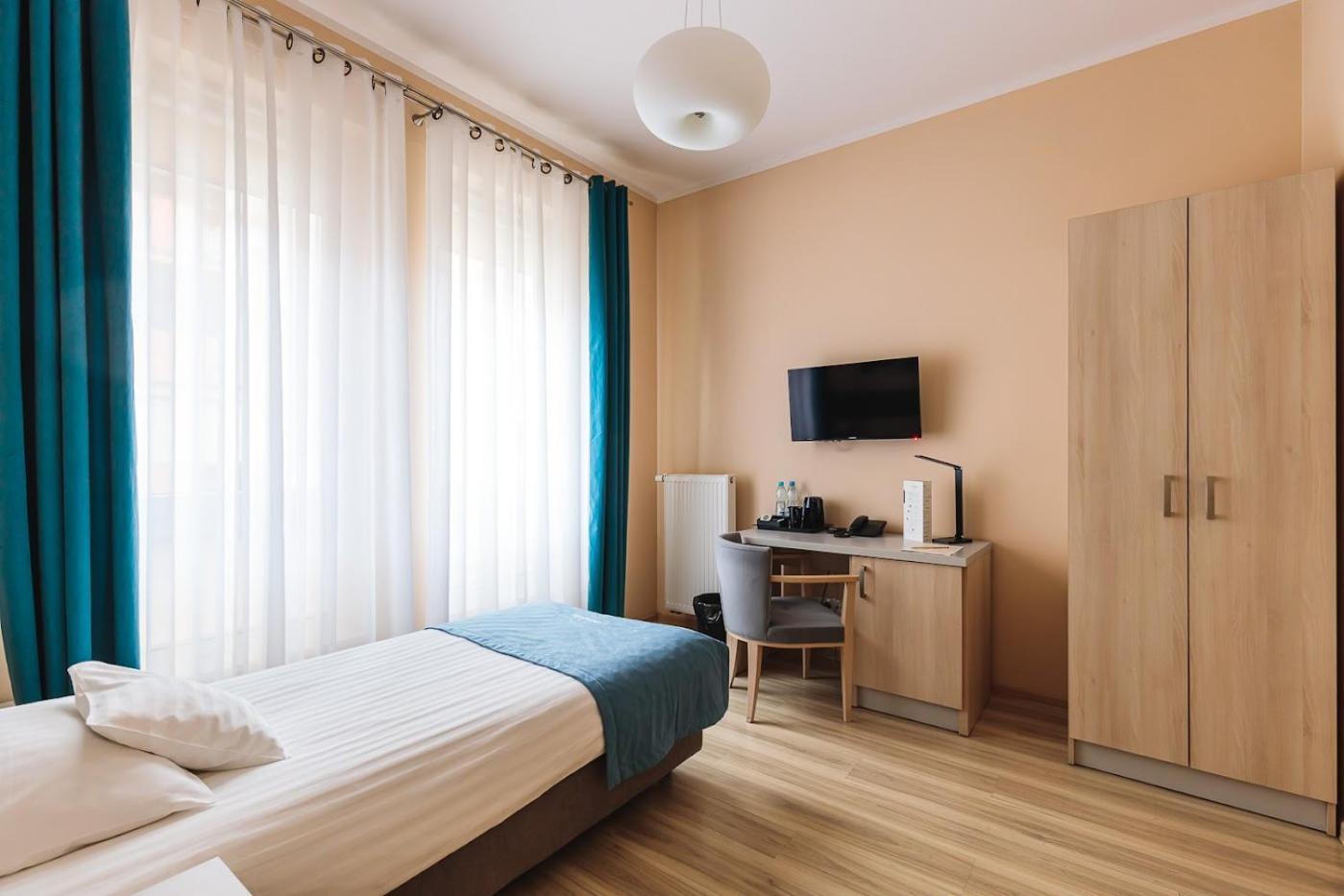 Antoninska Hotel & Apartamenty Leszno  Exteriör bild