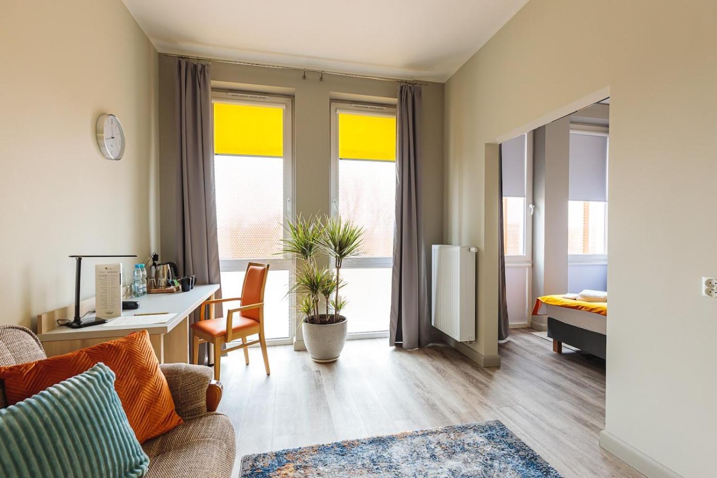 Antoninska Hotel & Apartamenty Leszno  Exteriör bild