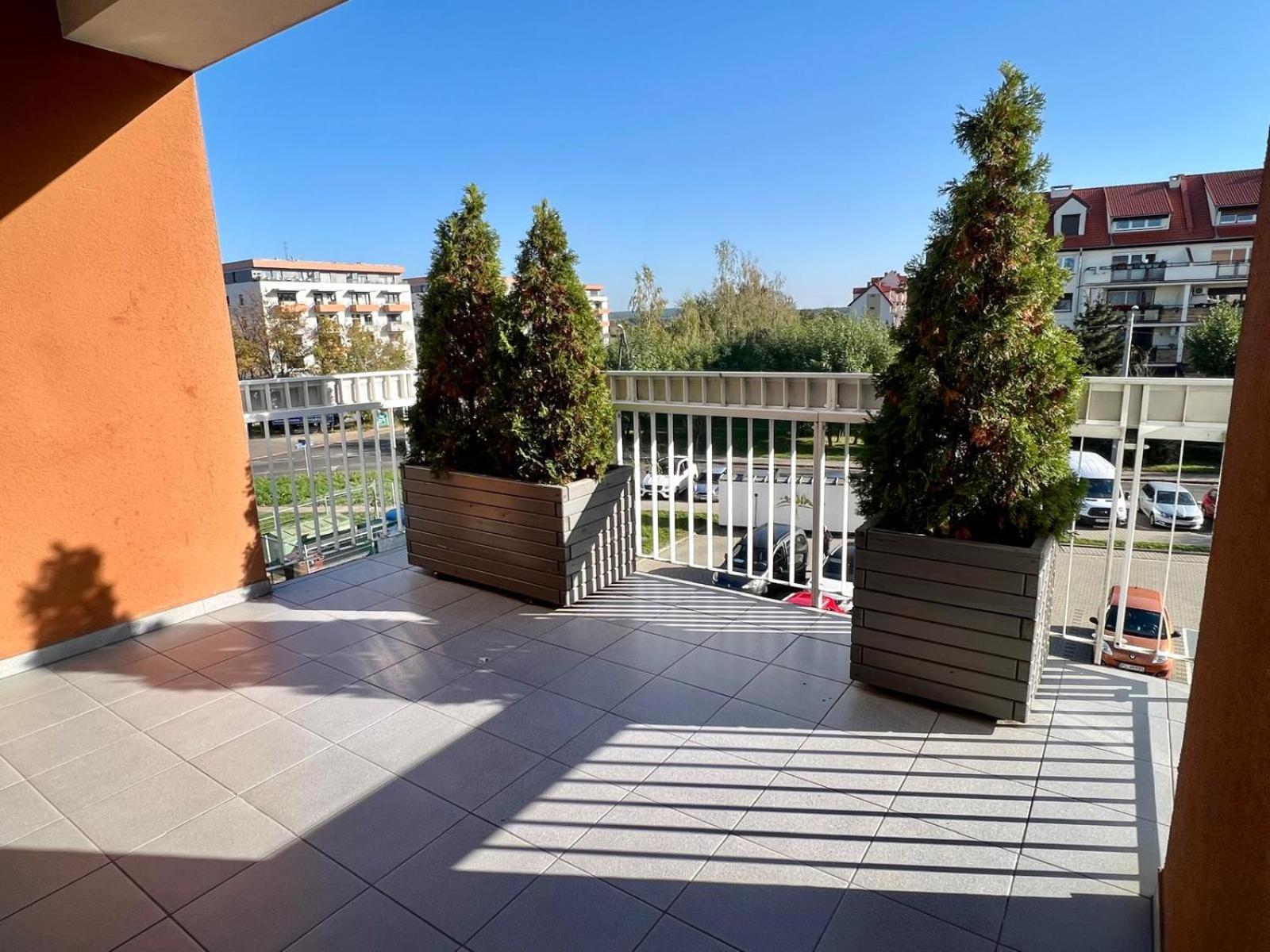 Antoninska Hotel & Apartamenty Leszno  Exteriör bild