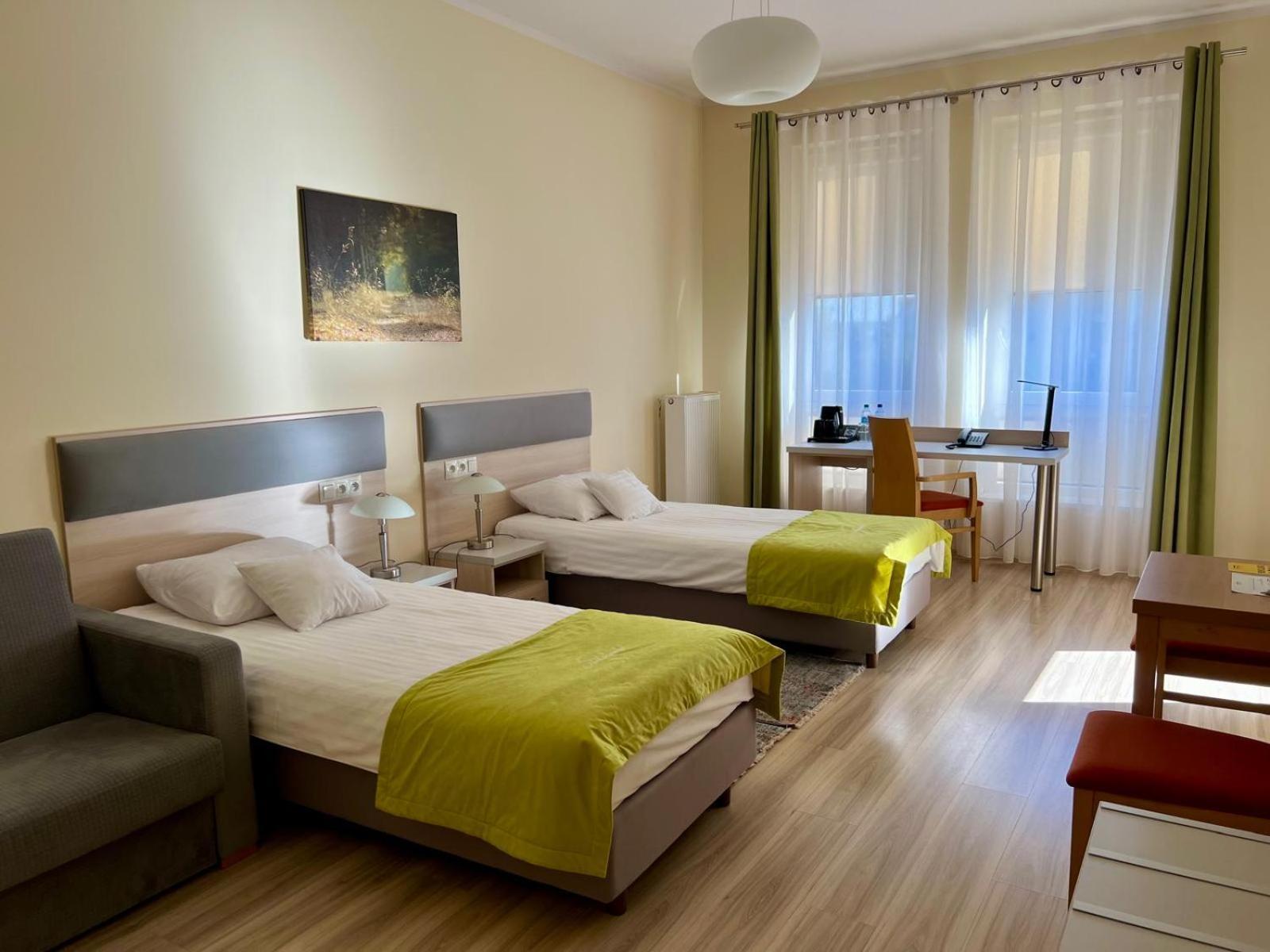 Antoninska Hotel & Apartamenty Leszno  Exteriör bild